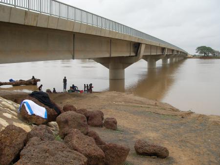 Le pont de Madina Ndiathbés.